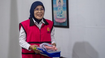 Mantan Wakil Wali Kota Palembang periode 2016-2023 Fitrianti Agustinda bersiap menjalani sidang dakwaan di Pengadilan Tipikor PN Palembang Klas 1A khusus, Sumatera Selatan, Selasa (30/9/2025). [ANTARA FOTO/Nova Wahyudi/rwa]