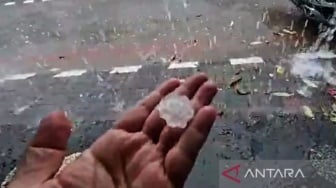 Lampung Barat Diterpa Hujan Es dan Angin Kencang, Ini Penjelasan BMKG