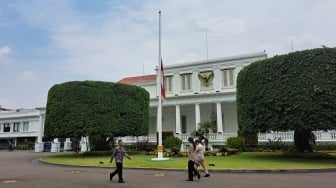 Hari Ini, Istana Negara Kibarkan Bendera Merah Putih Setengah Tiang