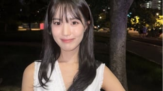 Curi Perhatian! 4 OOTD Smart Casual ala Yoon Seo Ah yang Patut Dilirik