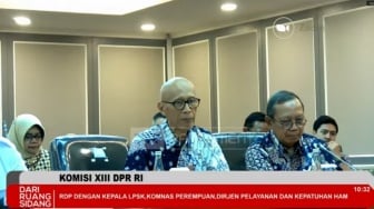Hati Hancur Ayah Arya Daru di DPR: Apa yang Terjadi Pada Anak Kami?