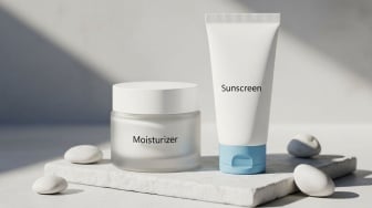Wajib Pakai Moisturizer sebelum Sunscreen? Begini Urutan yang Benar Menurut Dokter