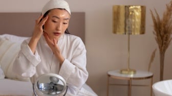 6 Urutan Skincare Malam untuk Menghilangkan Flek Hitam, Kulit Auto Glowing dan Cerah