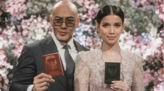 Perjalanan Mualaf Deddy Corbuzier Sebelum Menikahi Sabrina Chairunnisa