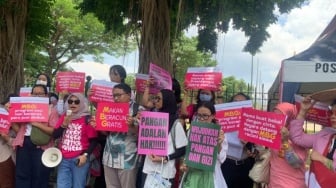 Suara Ibu Peduli Makan Bergizi Gratis: Jangan Tunggu Ada yang Meninggal!