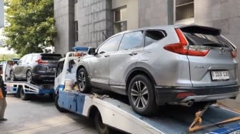 Bikin Melongo! Penampakan 32 Kendaraan Mewah Terkait Kasus Noel saat Dipindahkan KPK ke Rupbasan