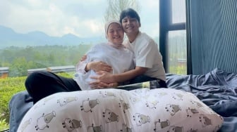Selamat! Alca Istri Bintang Emon Melahirkan Anak Pertama