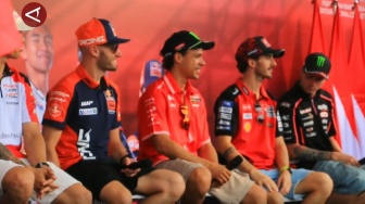 Jelang MotoGP Mandalika: Pebalap Diajak Keliling Kota Mataram, Warga Antusias