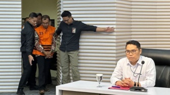 Daftar 21 Tersangka Kasus Korupsi Dana Hibah Jawa Timur