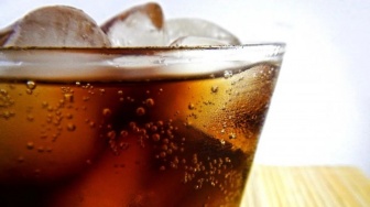 Bahaya Minuman Bersoda Bagi Wanita, Bisa Picu Depresi?