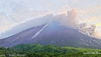 Aktivitas Merapi Meningkat: Awan Panas Sejauh 2 KM, BPPTKG: Masyarakat Jangan Panik, Tapi...