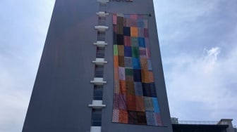 Momen Hari Batik di Solo: Bentangan Kain Batik Terbesar Berukuran 20 x 7 Meter