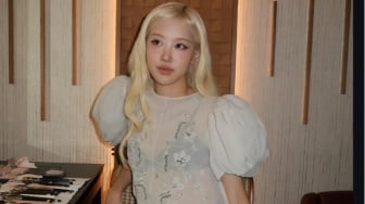 Rose BLACKPINK Diduga Jadi Korban Rasisme di Peragaan Busana Saint Laurent