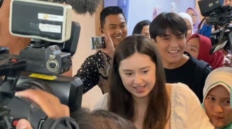 Istri Billy Syahputra Meninggalkan RS Usai Melahirkan, Pulang Naik Mobil Baru