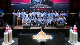 Pembalap MotoGP Gresini Racing Sapa Langsung Loyalis Federal Matic di Jakarta