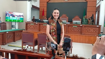 Tak Lagi Pakai MUA Ternama, Penampilan Nikita Mirzani Tetap Cetar Didandani Salon Rutan