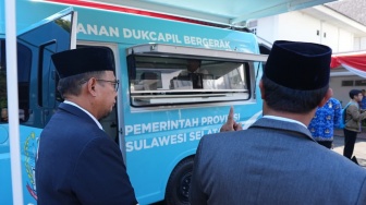Andi Sudirman Luncurkan Mesin Pencetak KTP Mobile Pertama di Sulsel