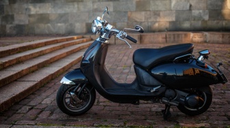 7 Rekomendasi Motor Listrik Mirip Vespa: Harga Murah, Desain Stylish