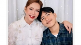 Viral! Kisah Haru Raihan Diangkat Jadi Anak oleh Bunda Corla