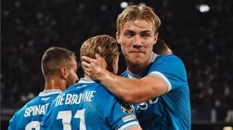 Melempem di MU, Rasmus Hojlund Meledak di Napoli dan Kalahkan Sporting CP