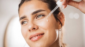7 Rekomendasi Peeling Serum Mengandung AHA BHA, Paling Ampuh Hilangkan Flek Hitam