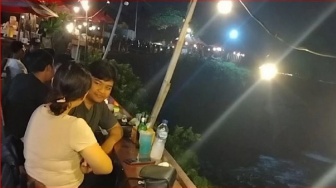 Pantai Cemagi, Rekomendasi Tempat Santai di Malam Minggu