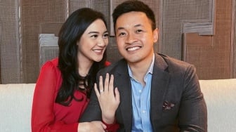 Rumah Tangga Putri Tanjung Retak? Foto Nikah Raib, Warganet Curiga Sudah Pisah