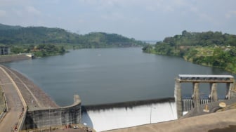 PLTS Terapung Kapasitas 92 MWp di Waduk Saguling Tengah Digarap PLN, Jadi Solusi Energi Bersih