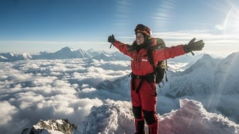 Jadikan Dirimu Petualang: Ubah Foto Biasa Jadi Epic di Puncak Gunung dengan Gemini AI