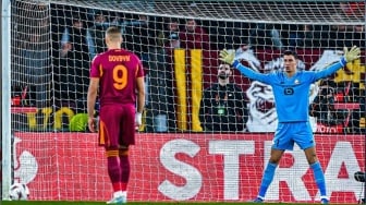Kisah Berke Ozer: Kiper Lille yang Gagalkan Tiga Penalti Beruntun AS Roma
