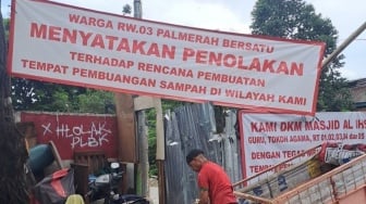 Dari Spanduk Penolakan hingga Meja Mediasi: Warga Palmerah dan DLH Mencari Titik Temu Soal Sampah