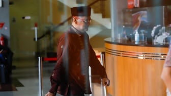 Menteri Haji dan Umrah Mochamad Irfan Yusuf saat tiba di Gedung Merah Putih KPK, Jakarta, Jumat (3/10/2025). [Suara.com/Alfian Winanto]