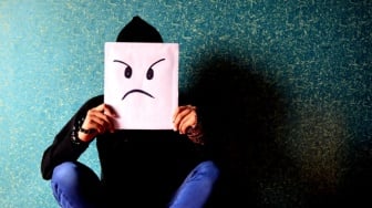 10 Kebiasaan Buruk yang Sering Jadi Cara Keliru Atasi Stres