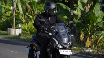 Cuaca dan Jalanan Berubah Cepat? Begini Cara Honda ADV160 Melindungi Pengendaranya