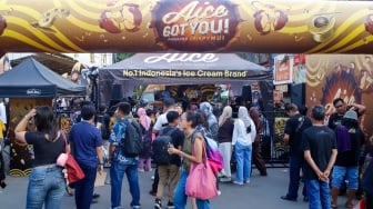 Suasana acara Aice Got You! Panggung Crispymu! di Jakarta, pada Jumat (3/10/2025). [Suara.com/Alfian Winanto]