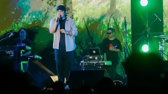 Grup musik Letto tampil menghibur penonton di acara Synchronize Fest 2025 di Gambir Expo Kemayoran, Jakarta, Jumat (3/10/2025). [Suara.com/Alfian Winanto]