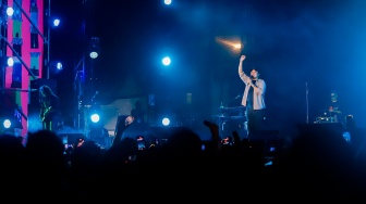 Grup musik Letto tampil menghibur penonton di acara Synchronize Fest 2025 di Gambir Expo Kemayoran, Jakarta, Jumat (3/10/2025). [Suara.com/Alfian Winanto]