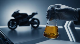 Apakah Bensin untuk Tunggangan Pembalap MotoGP Sama dengan Motor Harian?