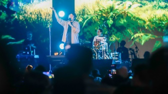 Grup musik Letto tampil menghibur penonton di acara Synchronize Fest 2025 di Gambir Expo Kemayoran, Jakarta, Jumat (3/10/2025). [Suara.com/Alfian Winanto]
