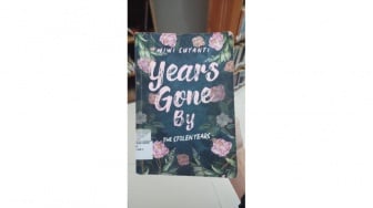 Years Gone By: Ketika Cinta Tumbuh dari Kepura-puraan