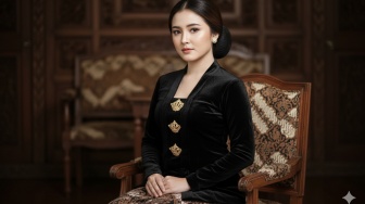 Prompt Gemini AI Foto Wanita Jawa, Tampak Elegan dan Realistis
