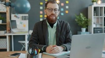 Generasi Z dan Karier Tanpa Tali: Kenapa Job-Hopping Jadi Strategi?