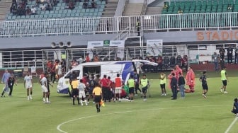 Detik-Detik Mencekam! Pemain Persikad Depok Koma Usai Duel Udara