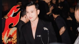 Denny Sumargo Kunjungi Korban Tabrak Nadya Almira, Janji Bantu Buka Donasi