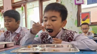 Penyangga IKN Giatkan MBG: 1.500 Porsi Menu Sehat Tersalurkan di Sekolah Buluminung