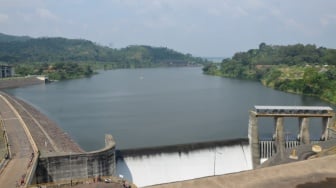 PLTS Terapung di Waduk Saguling Mulai Dibangun, Bisa Suplai Listrik 50 Ribu Rumah