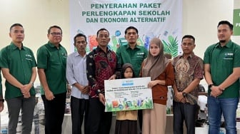 Asian Agri Salurkan Bantuan Paket Pendidikan dan Ekonomi Alternatif
