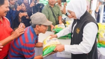 Gubernur Khofifah Gelar Pasar Murah di Magetan untuk Jaga Daya Beli Masyarakat pada Bahan Pokok