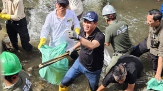 DAS Ciliwung Jadi Lokasi Aksi Bersih PLN dan KLH: Angkut 176 Kg Sampah dan Tanam 2.500 Pohon