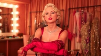 Taylor Swift Perankan Gadis Panggung Lintas Era di MV 'The Fate of Ophelia'